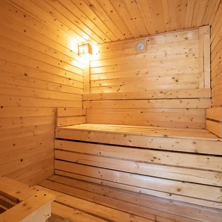 Leila Wellness Apartmanhaz גיולה