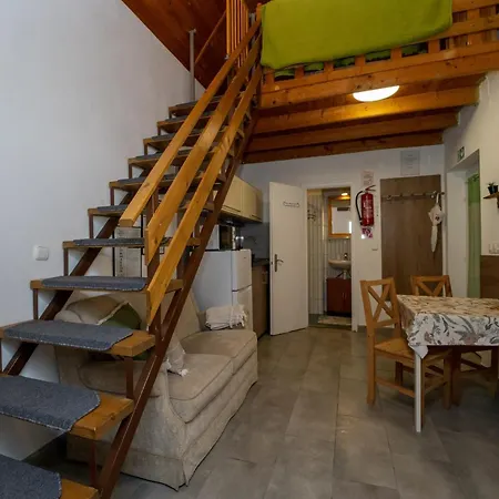 Leila Wellness Apartmanhaz גיולה