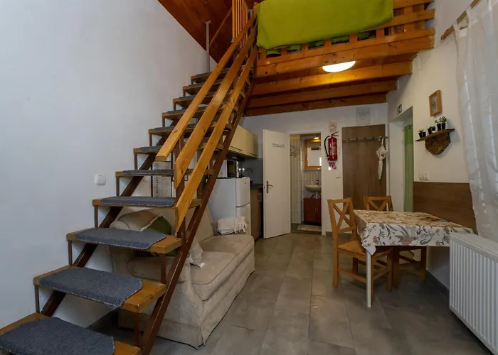 Leila Wellness Apartmanhaz גיולה